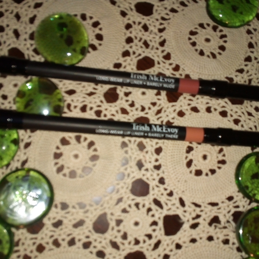 Trish McEvoy lip liner x2